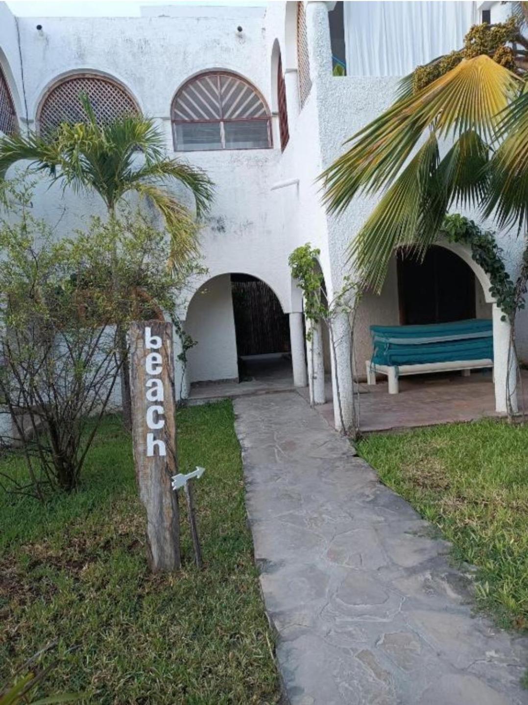 Kaleb'S Beachfront Serviced Studio Apartments Malindi Exteriör bild