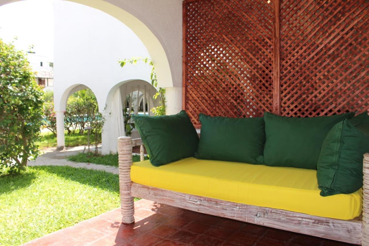 Kaleb'S Beachfront Serviced Studio Apartments Malindi Exteriör bild