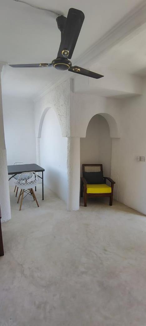 Kaleb'S Beachfront Serviced Studio Apartments Malindi Exteriör bild