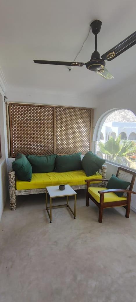 Kaleb'S Beachfront Serviced Studio Apartments Malindi Exteriör bild